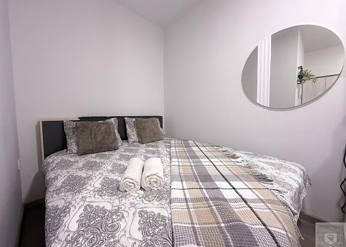 Renthouse Apartments-Old Town Studio #2