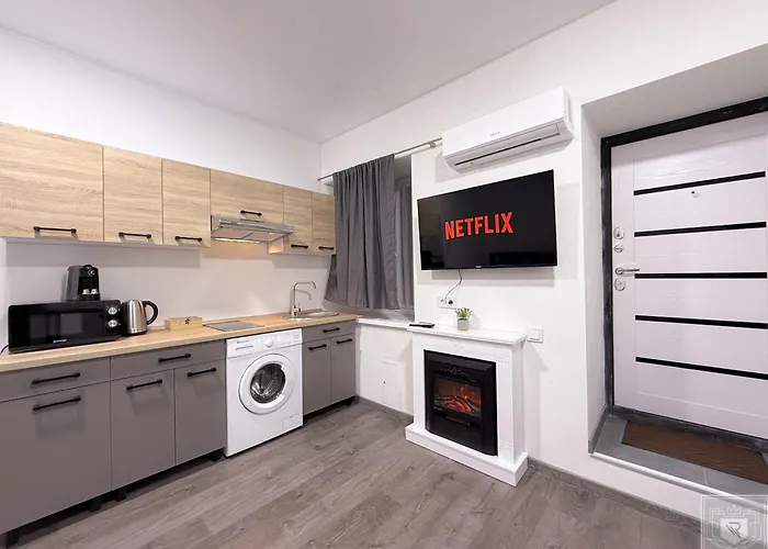 Renthouse Apartments-Old Town Studio #2